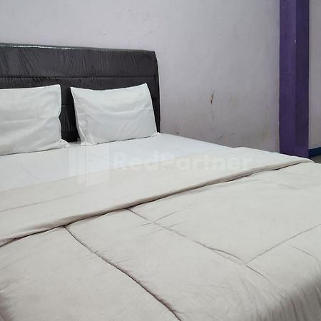 Puspita Homestay Mitra Reddoorz Bekasi Exterior photo