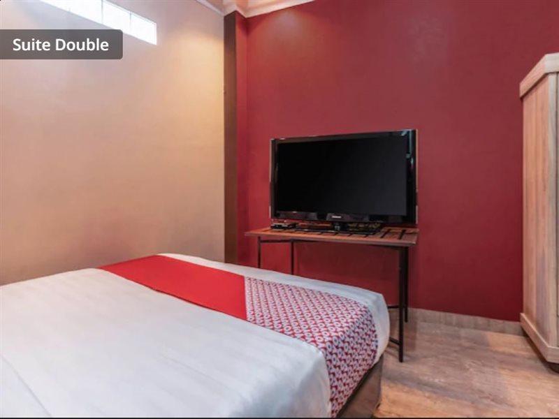Puspita Homestay Mitra Reddoorz Bekasi Exterior photo