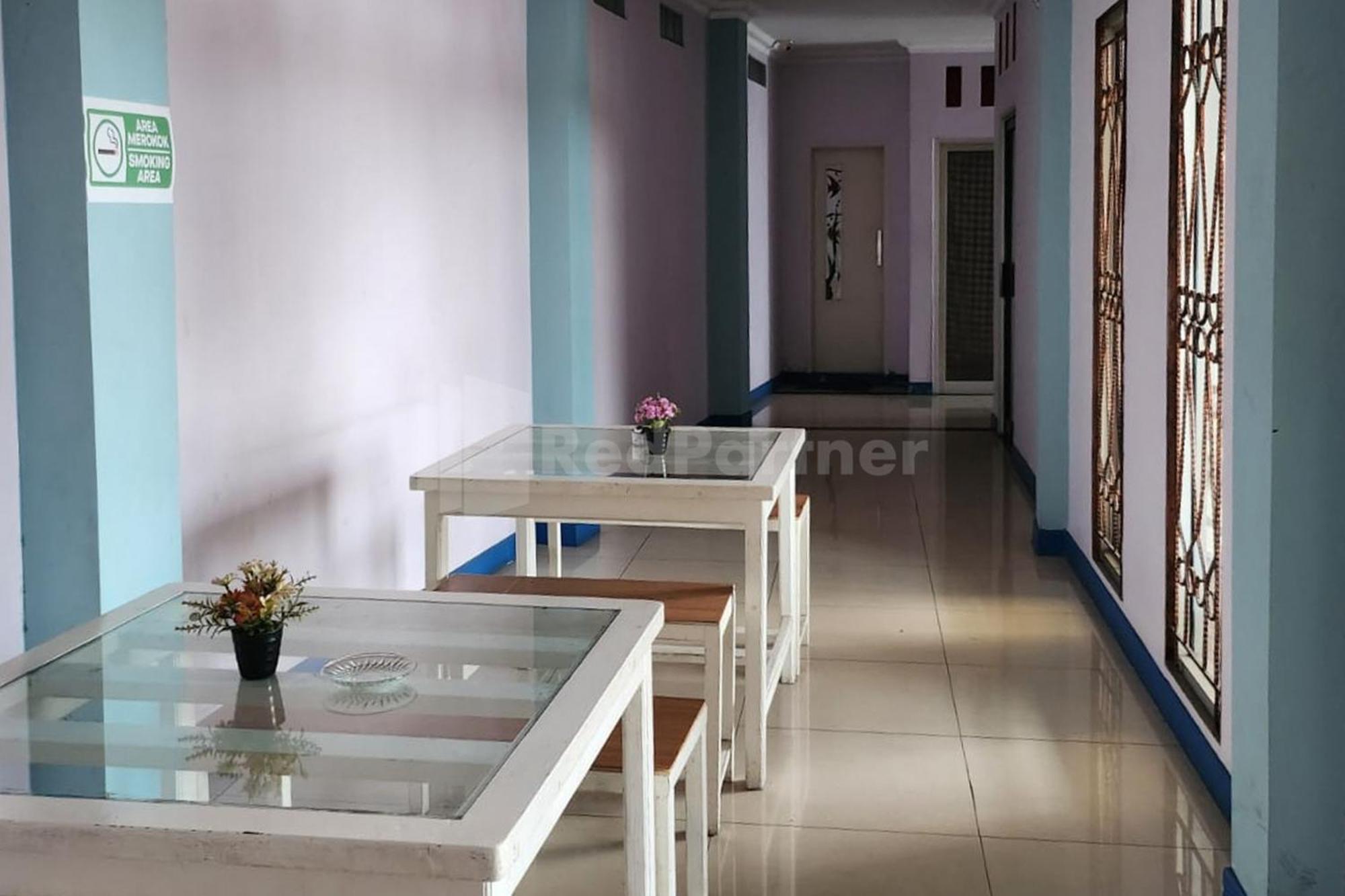 Puspita Homestay Mitra Reddoorz Bekasi Exterior photo