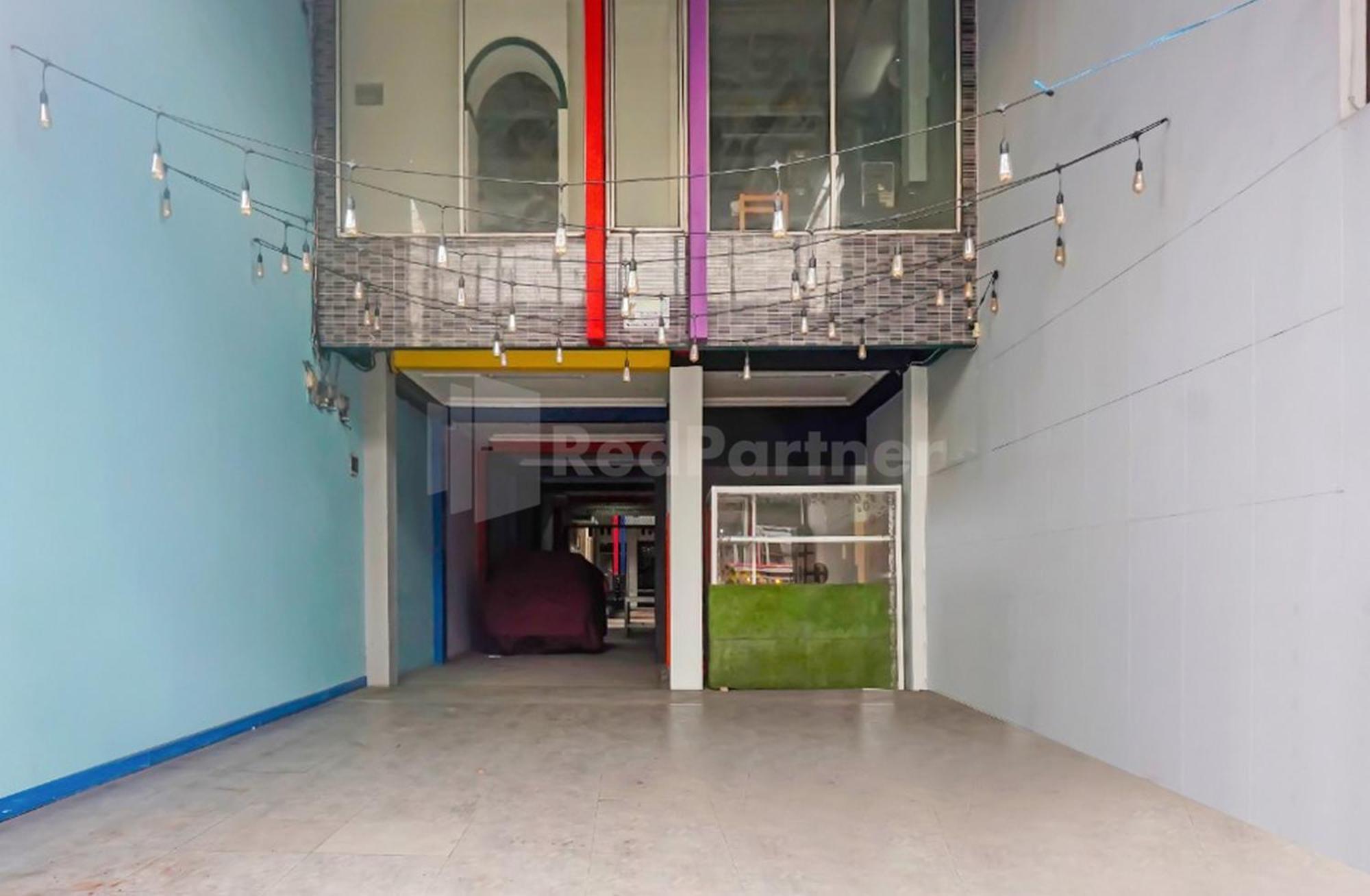 Puspita Homestay Mitra Reddoorz Bekasi Exterior photo