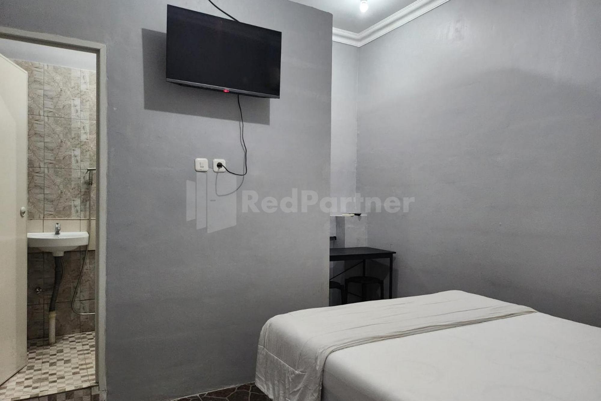 Puspita Homestay Mitra Reddoorz Bekasi Exterior photo