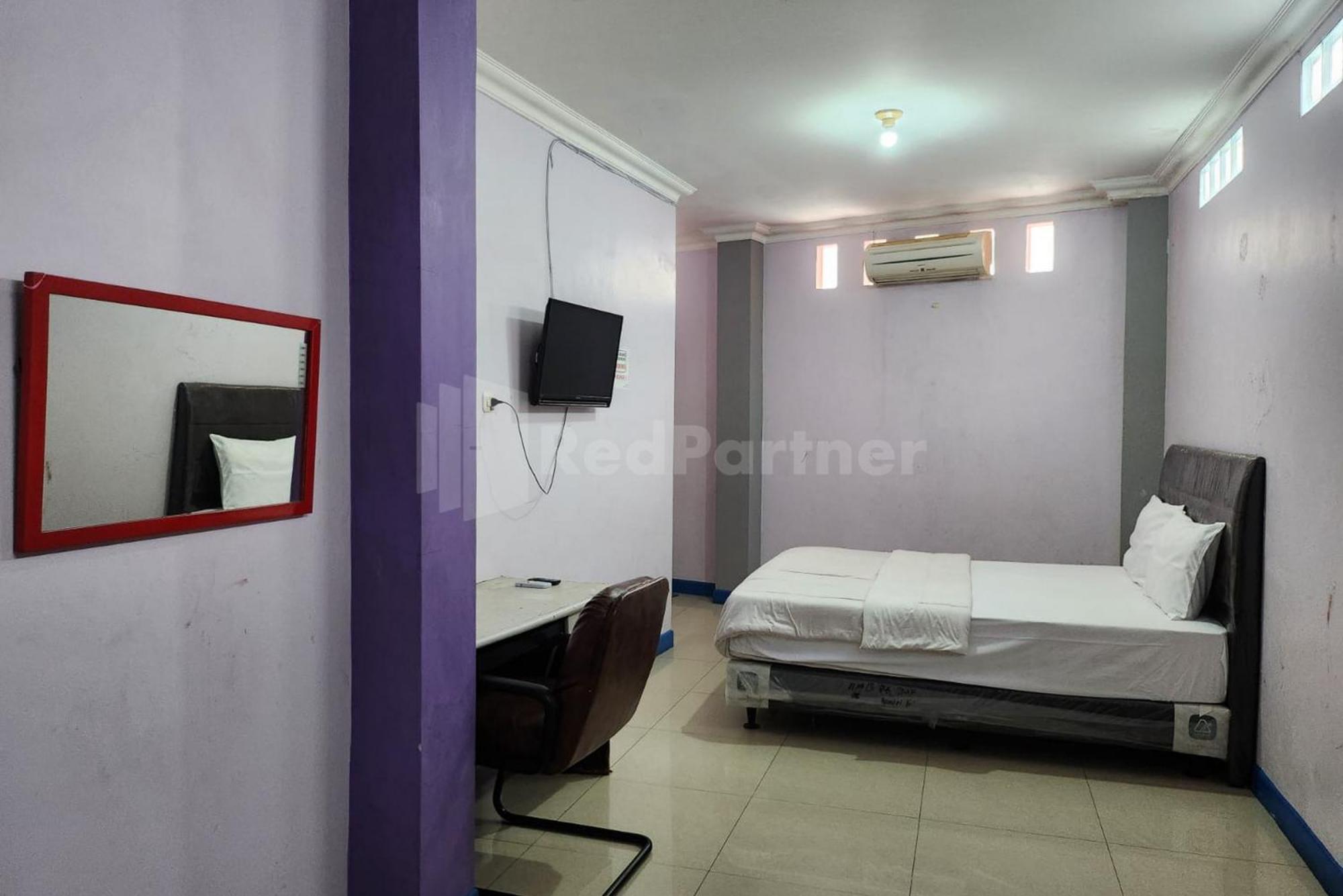 Puspita Homestay Mitra Reddoorz Bekasi Exterior photo